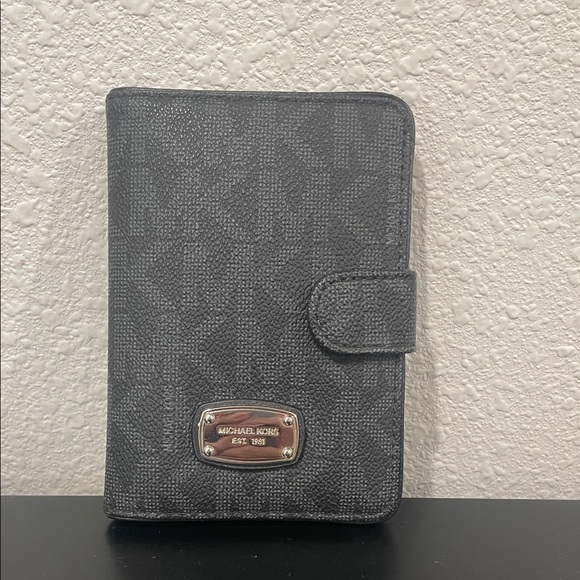 Michael Kors Charcoal/Black Unisex Textured Leather Passport Wallet - Picture 1 of 3